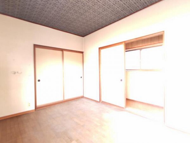 洋室 【リフォーム中】2階5.5帖洋室に間取変更予定のお部屋です。クロス張替え、床クッションフロア張り、照明交換、クローゼット新設を予定しております。子供部屋にピッタリです。