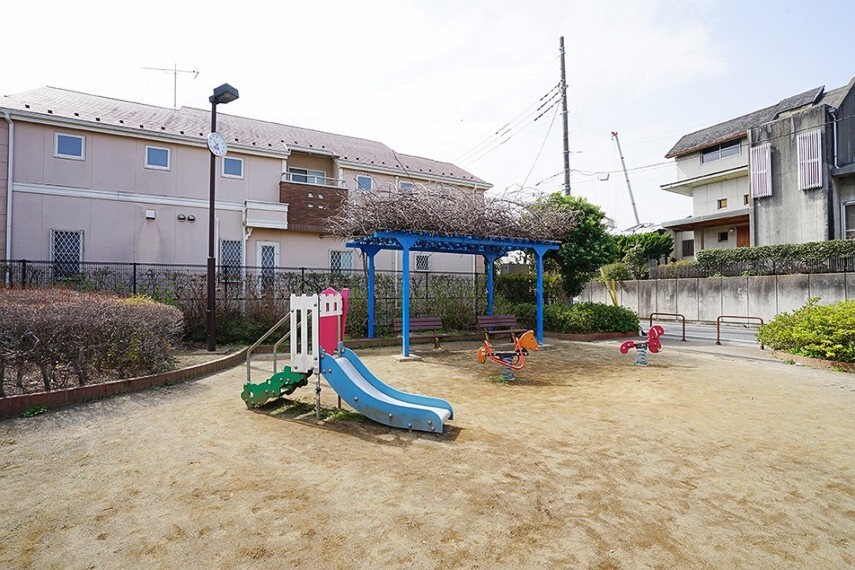 公園 早宮ひよこ児童遊園(徒歩2分) 遊具、ベンチも完備してある和やかな公園です。