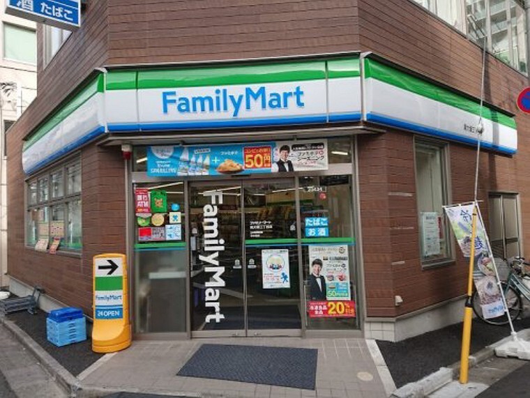 コンビニ 【コンビニエンスストア】ファミリーマート 南大塚三丁目店まで320m