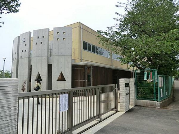 中学校 砧中学校まで約734m