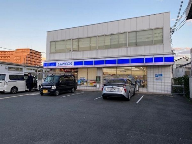 コンビニ ローソン 枚方南中振2丁目店