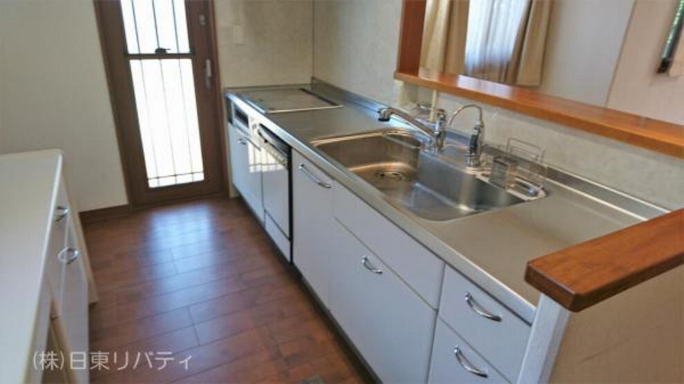 ダイニングキッチン 対面式のキッチンで、家族の会話も弾みます。