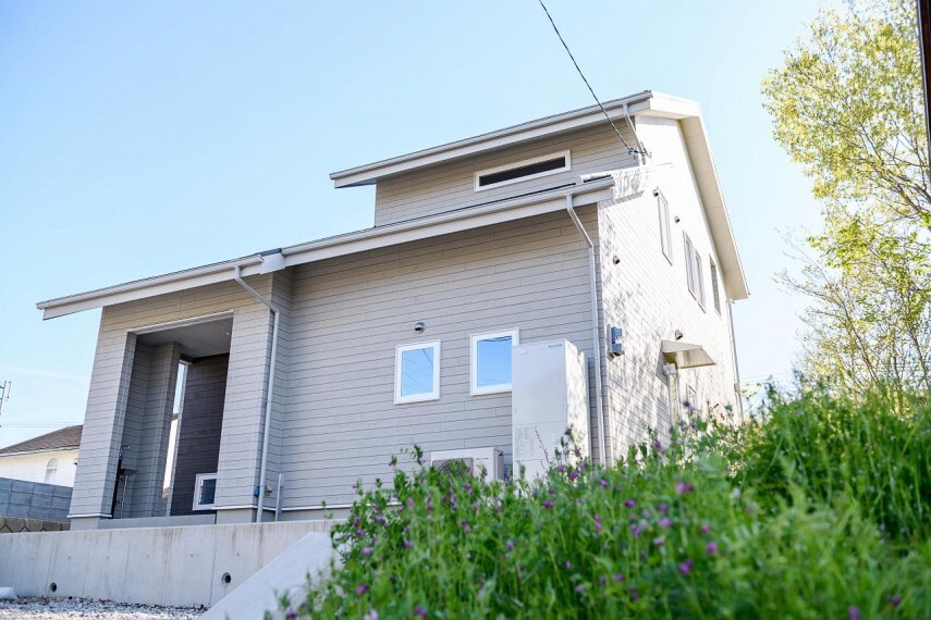 現況外観写真 【C号地 外観】邸宅街に異空間な住まい方を。 ログハウス風の家