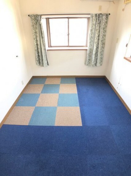 洋室 6帖の洋室は寝室にも子供部屋にも最適な広さ。