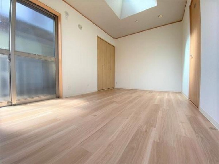 洋室 全居室バルコニーに面しており、採光通風良好