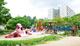 幼稚園・保育園 片山公園まで704m 「タコこうえん」でおなじみ、ピンクのタコ型すべりだいが大人気。 桜や平和のバラ園など、みどころもいっぱい。更に中央図書館、片山市民体育館、市民プールなど多くの公共施設が集まる、 健康と文化の拠点。