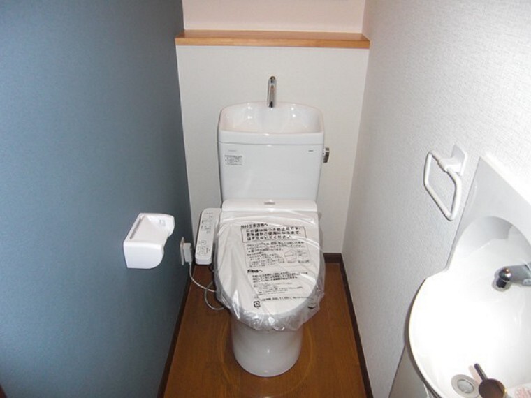 トイレ 各階にトイレがありますので夜間に階段を使わずに済むので便利です