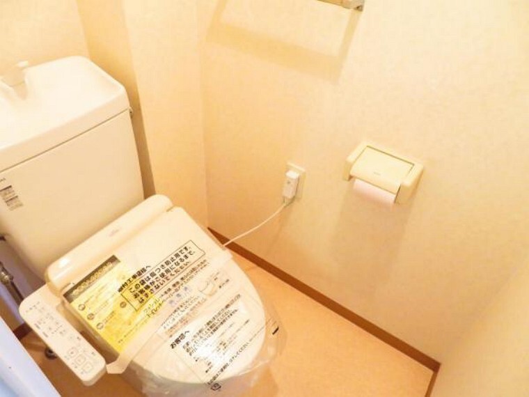 トイレ トイレはウォシュレット機能付き