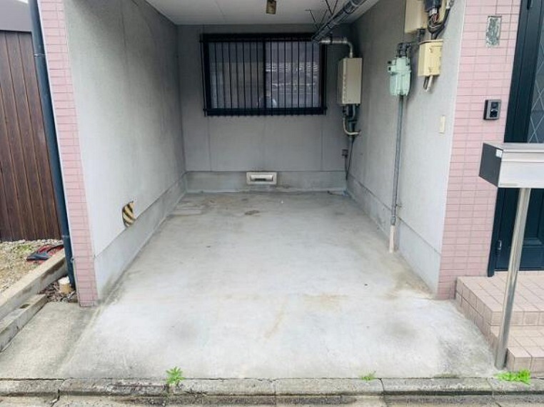 駐車場 雨の日も安心のインナーガレージ