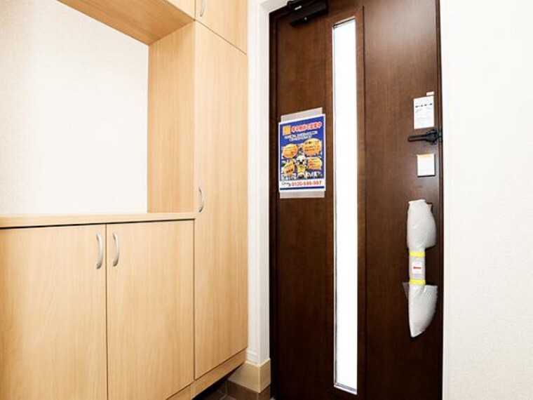 同仕様写真(内観) \同仕様写真/玄関は防犯性の優れたダブルロックドアです!