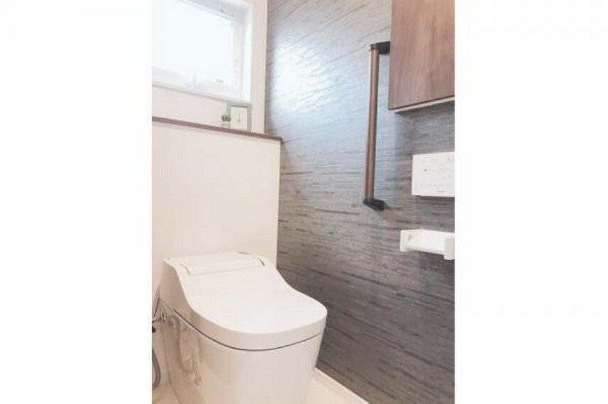 トイレ D棟 温水での洗浄機能がついておりますので、 清潔かつ衛生面も安心です。