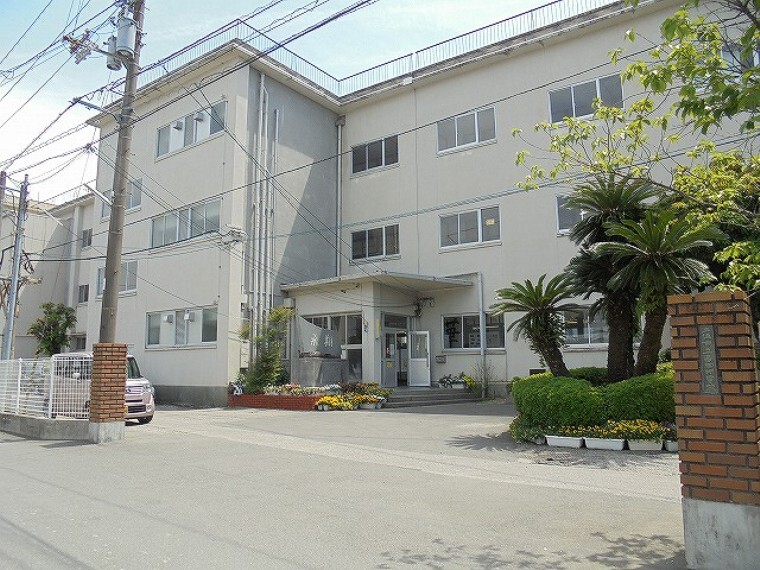 中学校 【中学校】高岡中学校まで127m