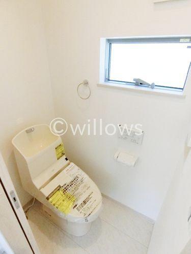 同仕様写真(内観) 同売主施工例トイレは1階と3階の2ヶ所です。※イメージ画像につき色合い、仕様が異なる可能性がございます。