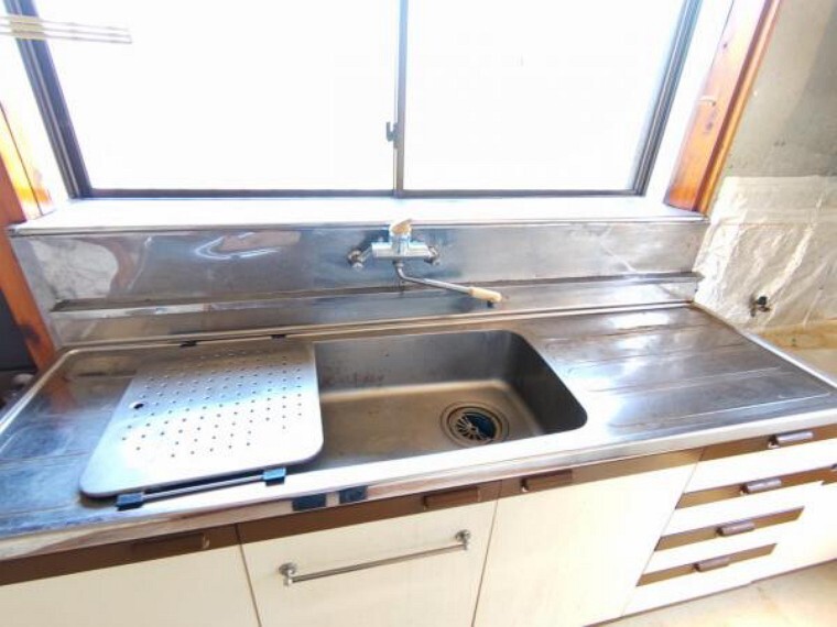 キッチン 【リフォーム中6/12撮影】キッチンは場所を移動して新品のシステムキッチンに交換します。使いやすいキッチンでお料理の腕を振るってください。