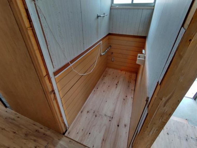 トイレ 【リフォーム中】トイレです。リクシルの新品トイレを新設します。