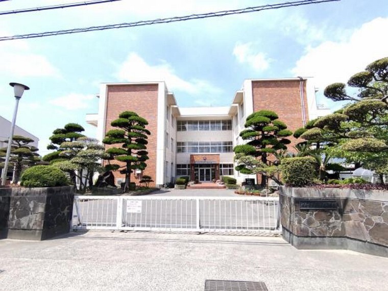 小学校 一ノ谷小学校 まで600m、徒歩8分です。低学年のお子様の通学も安心の距離ですね。