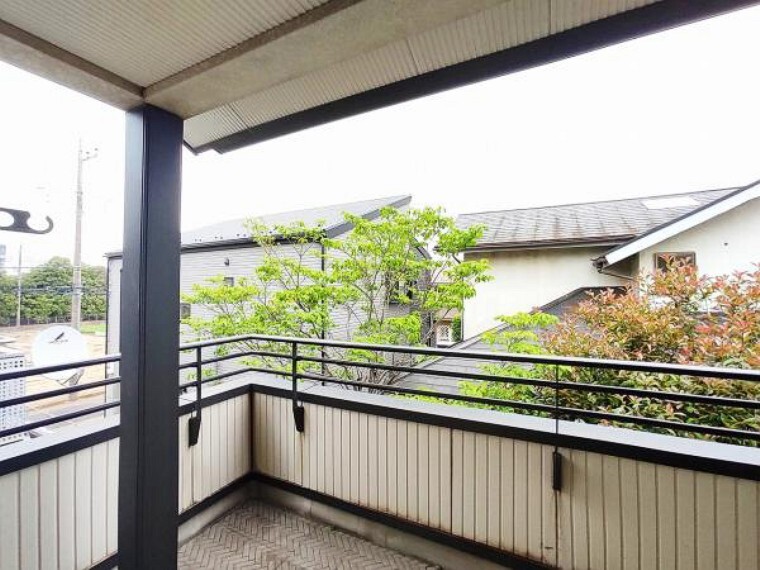 バルコニー 広いバルコニーでお茶も楽しめます。