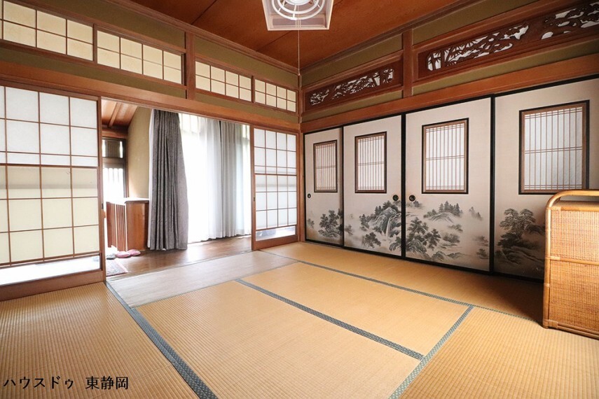 和室 松を施した欄間の美しいお部屋です。