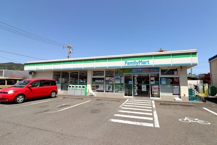 コンビニ ファミリーマート 興津中町店