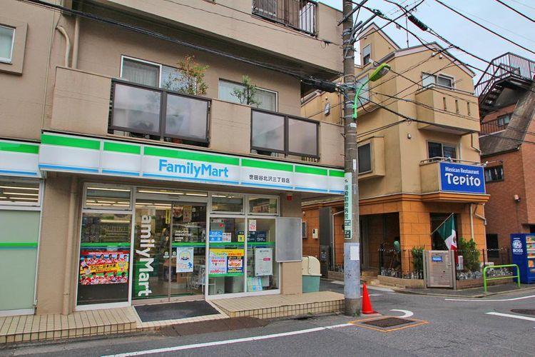 コンビニ ファミリーマート世田谷北沢三丁目店 徒歩4分。