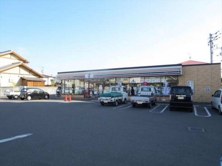 コンビニ セブン-イレブン 丸亀城東町2丁目店様まで300m、徒歩4分です。