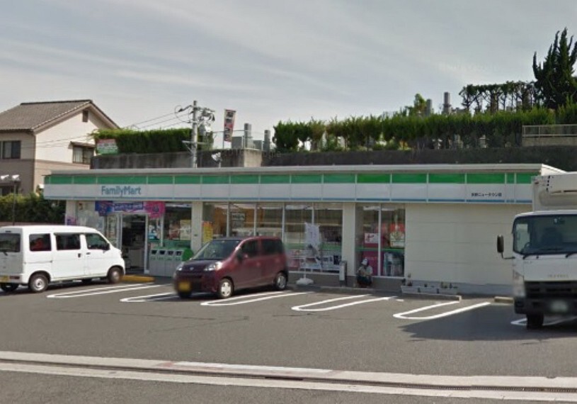 コンビニ ファミリーマート 矢野ニュータウン店