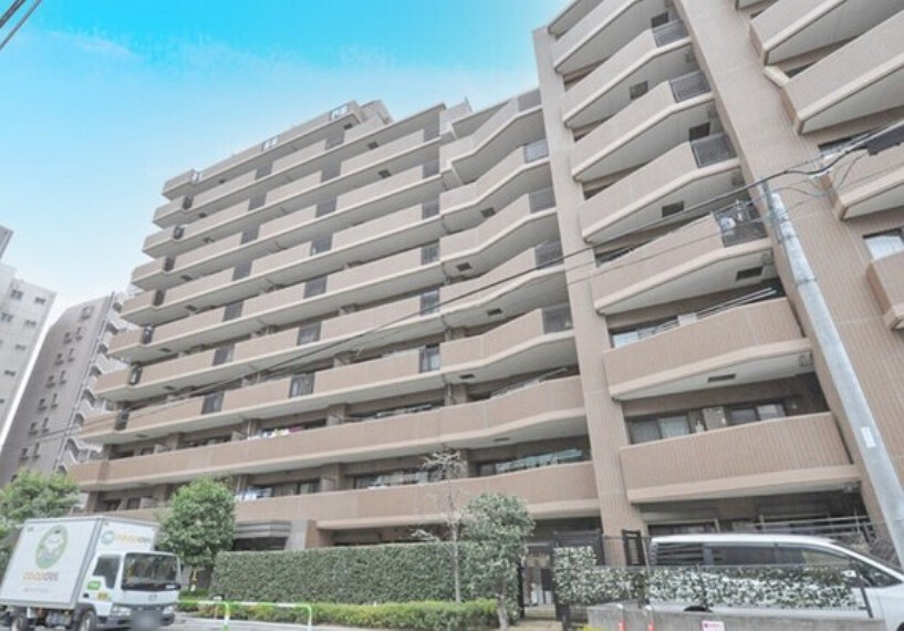 外観写真 総戸数100戸のビッグコミュニティー。修繕履歴も豊富で管理体制の良さがうかがえます