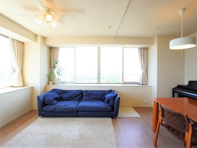子供部屋 リビングは温水式の床暖房と、天井カセット式エアコンが設置されており、壁に空調設備を設置する必要がありません。