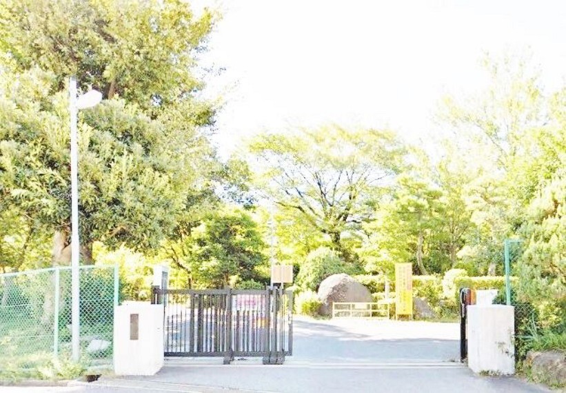 中学校 岡崎市立葵中学校 徒歩13分。