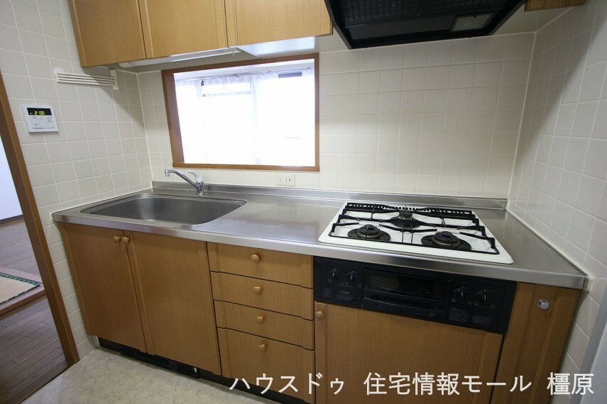 キッチン 3口コンロは調理時間の短縮に役立ちます