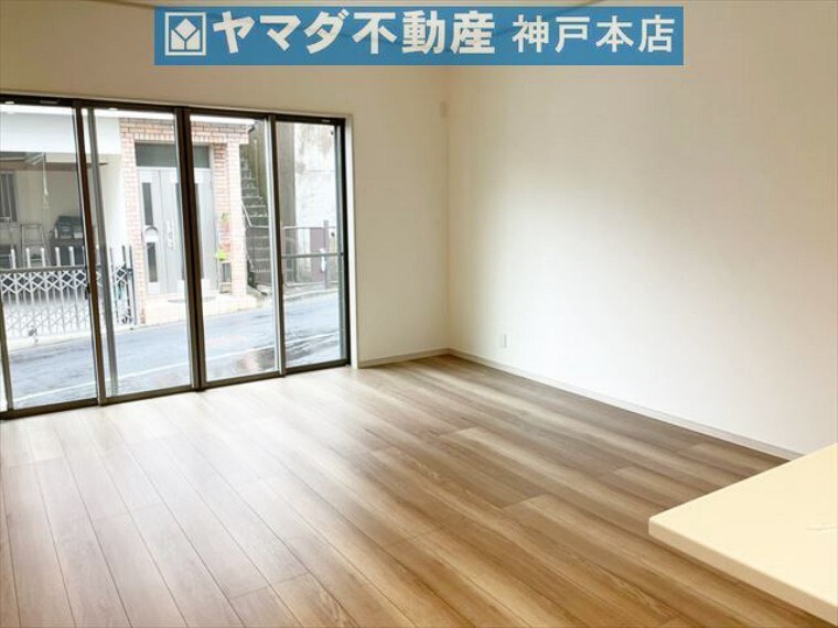 居間・リビング LDKは約18帖 広々としております。