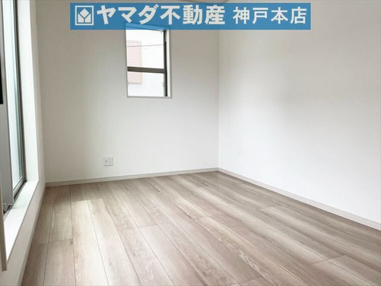洋室 洋室 約6帖 バルコニーに出られます。