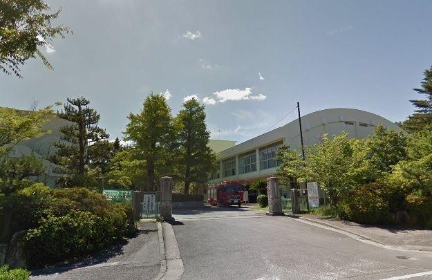 小学校 岡崎市立竜美丘小学校 徒歩4分。