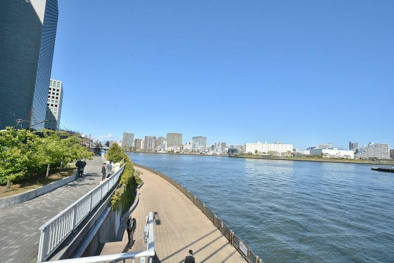 現況写真 リバービューが期待できる隅田川テラスが徒歩2分です。