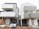 現況外観写真 時代の流れに惑わされないシックなカラートーンで街並みに溶け込む外観。
