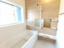 浴室 【リフォーム済】お風呂はハウステック製の1坪タイプのユニットバスを新設。毎日の疲れを癒す場所なので足を伸ばして湯船につかることができるのは嬉しいですね。