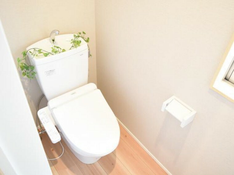 トイレ 【リフォーム済】トイレはTOTO製のものに新品交換しました。洗浄付き便座なので1年を通して快適にご使用いただけます