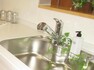 キッチン 【リフォーム済み】キッチンの水栓はシャワー式プラスでカートリッジ式の浄水器となっております。