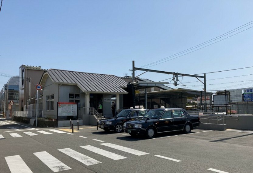 JR和歌山線「岩出」駅　約1040m（徒歩13分）/令和3年5月撮影　距離・時間は地図上の概算で、徒歩時間は80m＝1分として換算したものです。