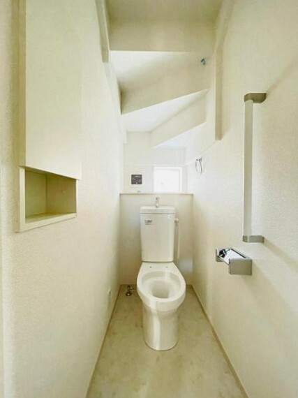 トイレ 【トイレ】便器にフチがない設計なのでお手入れがとてもらくです。