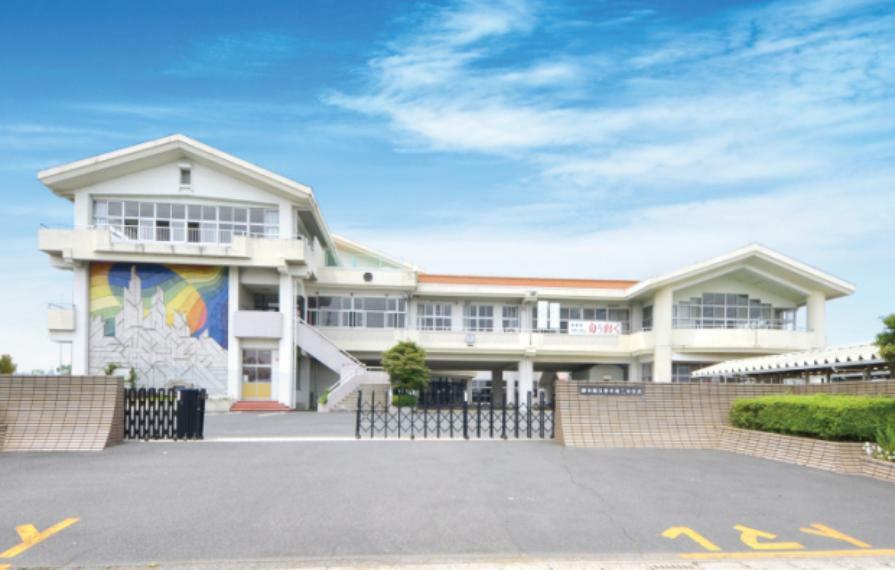 現地から1900m（最長）　野木第二中学校　「夢をつかむ」を教育目標に掲げた公立校です。（約1,900m・徒歩24分）