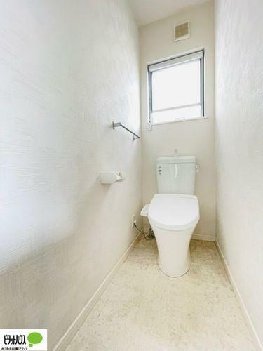 トイレ 清潔感のある真っ白なトイレ