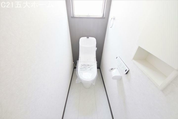 トイレ 温もりと安らぎを感じられるトイレは1階・2階ともに温水洗浄便座です。オールシーズン関係なく暖かい便座で快適に過ごせます。