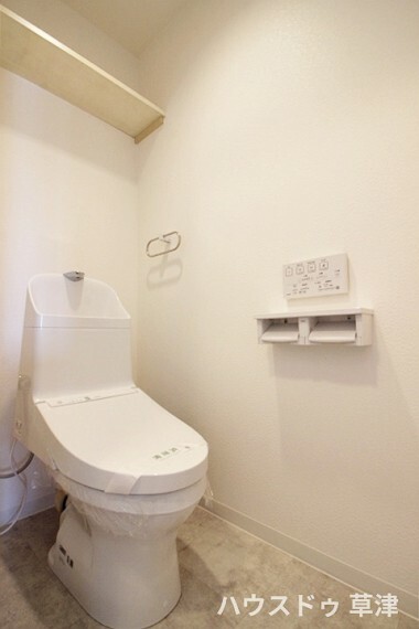 トイレ 生活を心地よくさせるための大切なスペース、こちらもグンと機能性のアップしたトイレにリフォームされました。