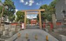 生田神社まで徒歩約2分。約120メートルの距離です。いつも多くの参拝客でにぎわいます。