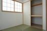 和室 「同仕様写真」LDKに隣接する和室です＾＾来客時やご家族のくつろぎの空間など様々な用途で活躍しそうです＾＾