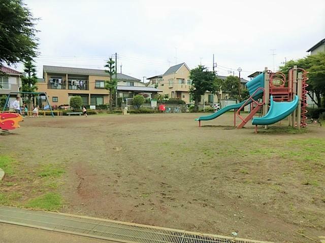 公園 【深掘公園】住宅街にある公園として十分な広さの公園です。学校が終わる頃の時間には沢山の子どもたちで賑わっています。遊具もあるので大人からお子様までお楽しみ頂けます。