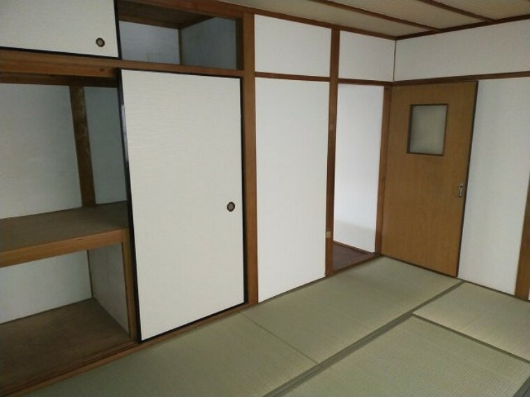 和室 和室（6.0帖）:布団等の収納に便利な押入あり。 各部屋に収納がございます。