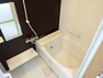 浴室 【リフォーム後】浴室はLIXIL製の新品のユニットバスに交換しました。床は水はけがよく汚れが付きにくい加工がされているのでお掃除ラクラク。