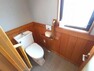 トイレ 【1階トイレ】トイレはゆとりのある広さで作られています。棚などを造作して収納スペースを増やしても、広さに余裕があるので、快適な生活をお送りいただけます。